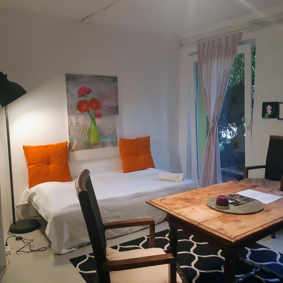 Fassbinder Klause Mit Mini-Terrasse Apartment Sankt Veit an der Glan Bagian luar foto