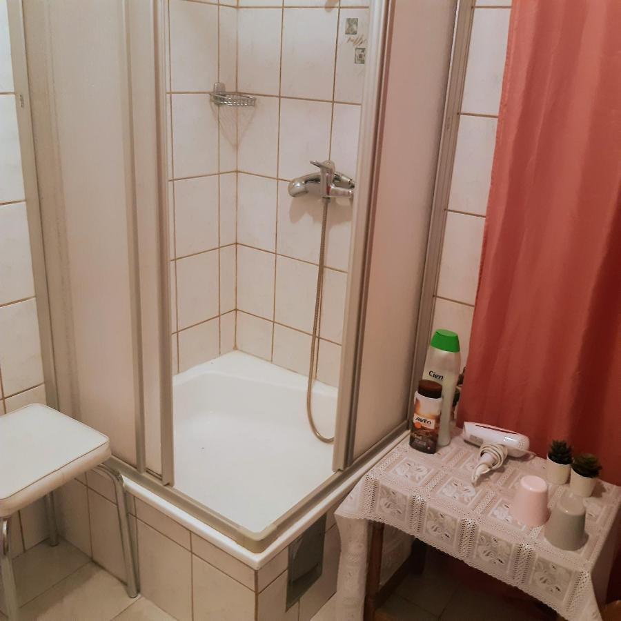 Fassbinder Klause Mit Mini-Terrasse Apartment Sankt Veit an der Glan Bagian luar foto